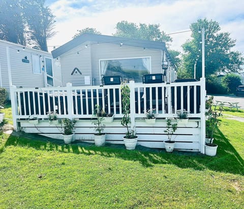 Holiday Home with Hot Tub Cornish Country SeaSide Campground/
RV Resort in Newquay