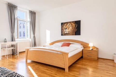 Property building, Bed, Bedroom, towels