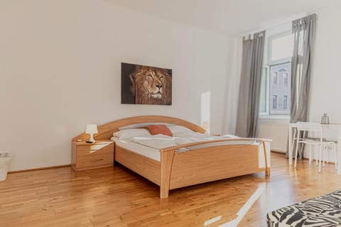 Bed, Seating area, Bedroom