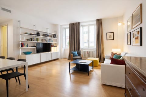 Communal lounge/ TV room, Bed, Library, TV and multimedia, Living room, Photo of the whole room, Seating area, Evening entertainment, Bedroom, hair dresser