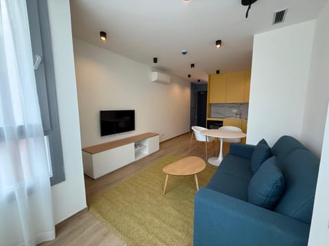 Communal lounge/ TV room, TV and multimedia, Kitchen or kitchenette, Living room, Seating area, Dining area, Evening entertainment