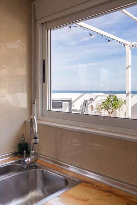 View (from property/room), Kitchen or kitchenette, Sea view