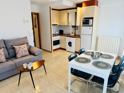 Kitchen or kitchenette, Living room, Dining area, oven, stove