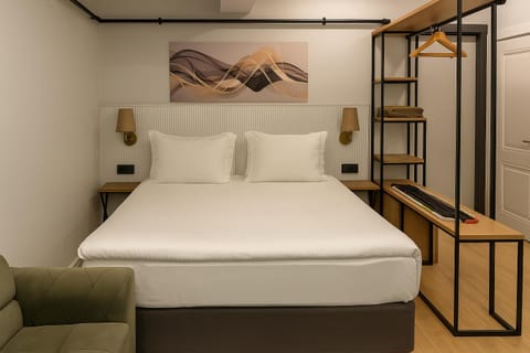 Bed, Photo of the whole room, Bedroom, flat iron, towels, wardrobe