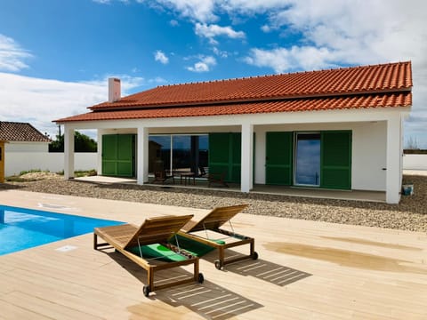 Pool view, Swimming pool, sunbed
