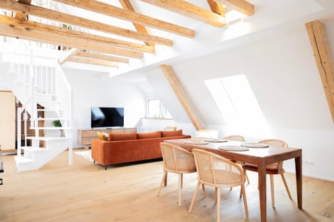 Communal lounge/ TV room, TV and multimedia, Living room, Seating area, Dining area, Evening entertainment