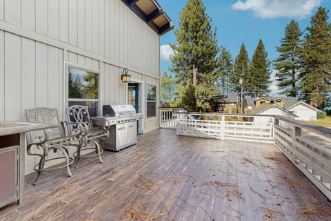 The Regan Beach Vista House in Al Tahoe