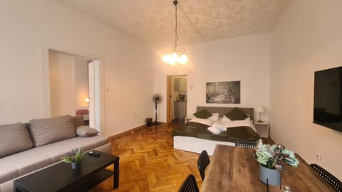 Bed, Seating area, Bedroom