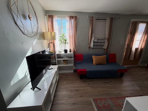 Historic 1BR Apt Kitchen Near VSU SGMC Down Town Apartment in Valdosta