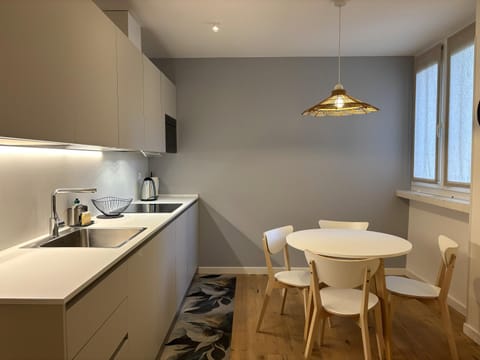 Kitchen or kitchenette, Dining area, stove