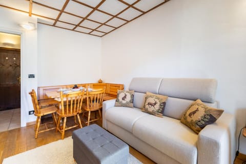 Hostdomus - Little Charm Apartment in Sestriere