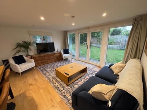 Garden, TV and multimedia, Living room, Seating area