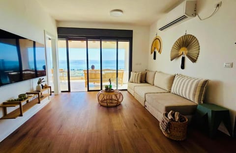 Natural landscape, TV and multimedia, View (from property/room), Balcony/Terrace, Living room, Seating area, Evening entertainment, Sea view