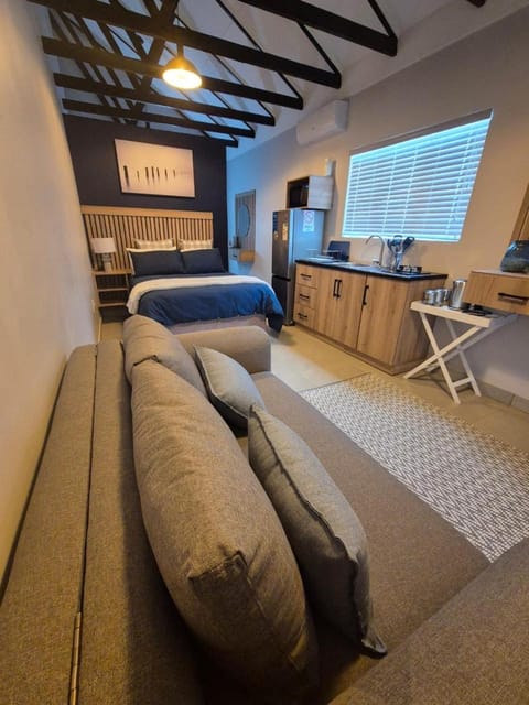 Kitchen or kitchenette, Bedroom