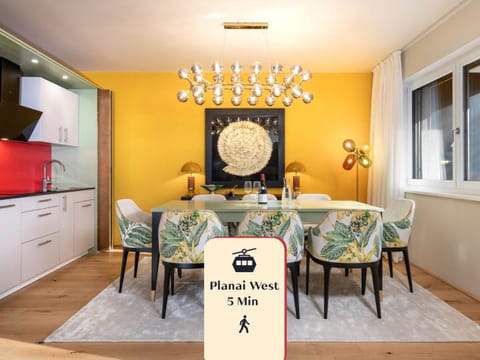 Kitchen or kitchenette, Seating area, Dining area