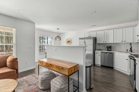 Boho Ferry- Mins from Credit One- Pet Friendly House in Mount Pleasant