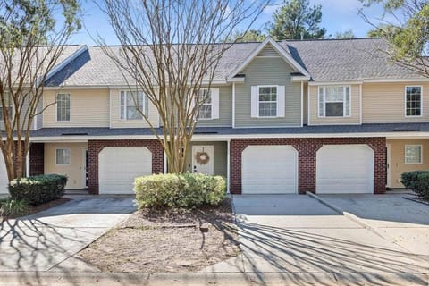 Boho Ferry- Mins from Credit One- Pet Friendly House in Mount Pleasant