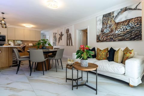 Villa Iparadesi - Camps Bay Pool Panoramic Views Villa in Camps Bay