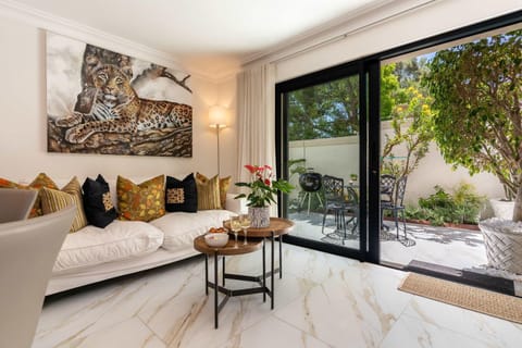 Villa Iparadesi - Camps Bay Pool Panoramic Views Villa in Camps Bay