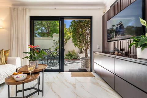 Villa Iparadesi - Camps Bay Pool Panoramic Views Villa in Camps Bay