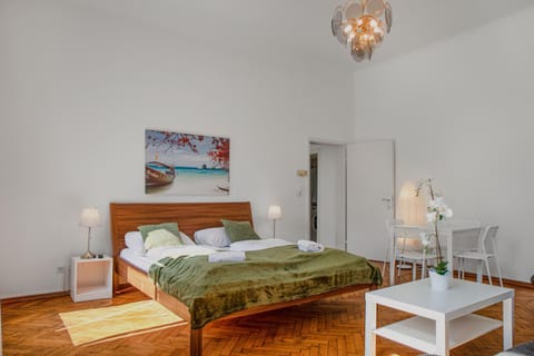 Bed, Seating area, Bedroom, towels