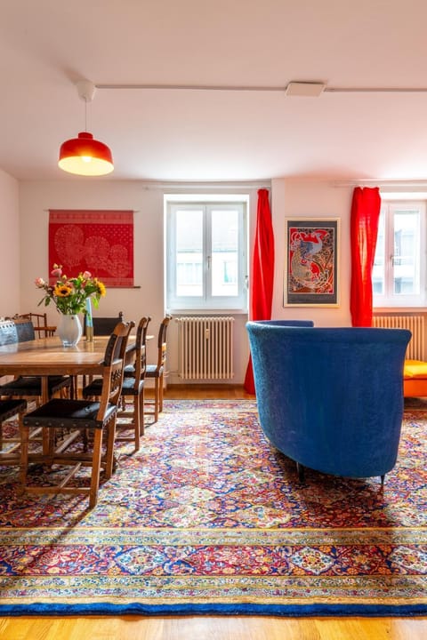 Living room, Seating area, Dining area