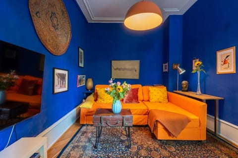 TV and multimedia, Living room, Seating area, Evening entertainment