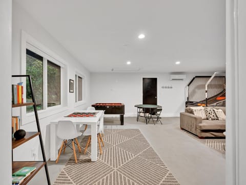 Park Forest Hideaway Pet Friendly Hot Tub EV Charger House in Welches