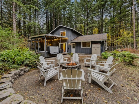 Park Forest Hideaway Pet Friendly Hot Tub EV Charger House in Welches