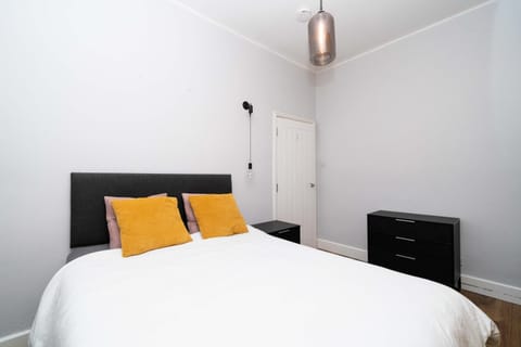 Bright Bath Apartments, 3 Mins to Station Apartment in Bath