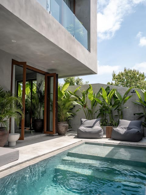 Property building, Day, Garden, View (from property/room), Balcony/Terrace, Living room, Seating area, Garden view, Pool view, Swimming pool, sunbed