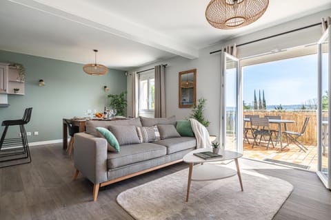 View (from property/room), Balcony/Terrace, Seating area