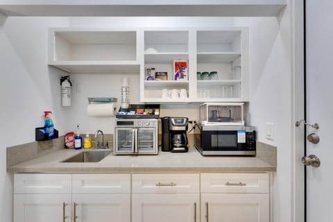 2 Blocks to Main St Foodies Paradise in Alhambra Apartment in Alhambra