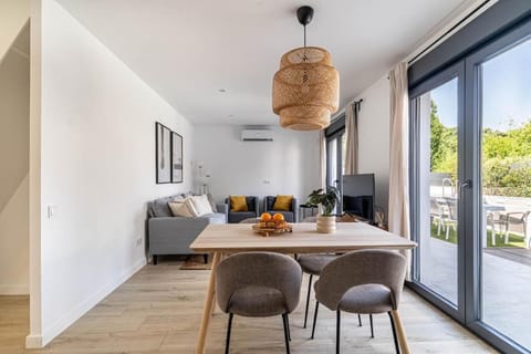 The Sweet House - BBQ y piscina House in Barcelona