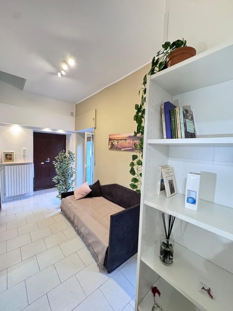 Bed, Living room, Seating area