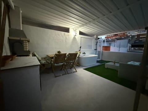 BBQ facilities, Kitchen or kitchenette