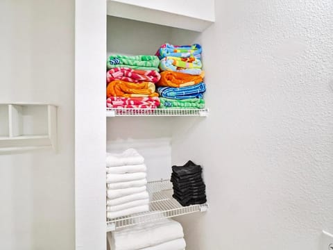 Bring the Whole Family! House in Desoto Lakes