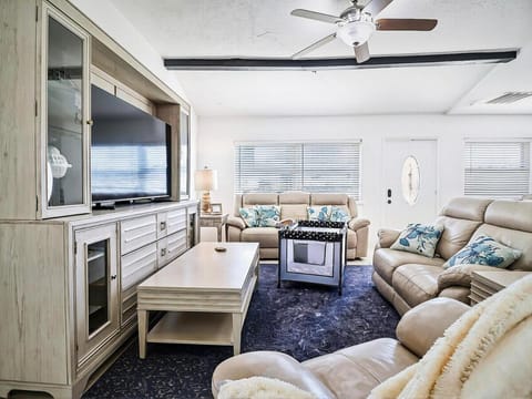 Bring the Whole Family! House in Desoto Lakes