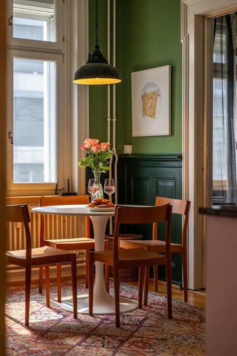 Seating area, Dining area