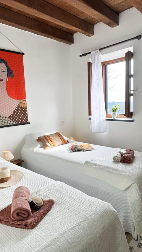 Bed, Bathroom, Photo of the whole room, Bedroom, towels