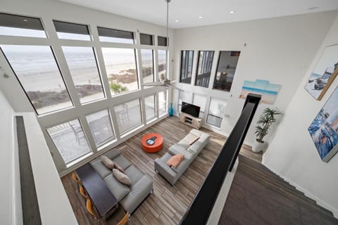 Ocean View House in Hitchcock