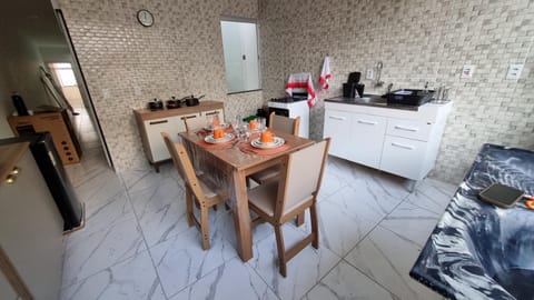 Kitchen or kitchenette, Food and drinks, Dining area, Food, stove, Internal: Not applicable to any particular room