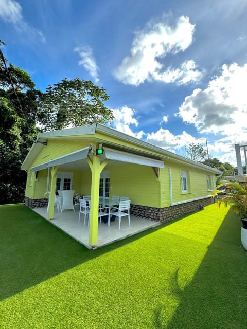 Property building, Day, Garden, Garden view