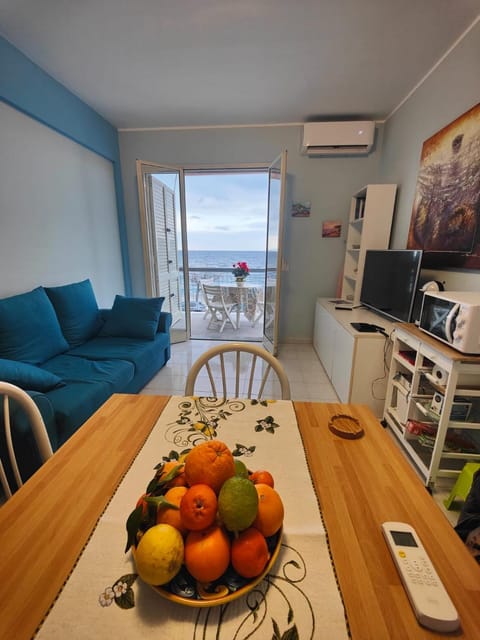 Living room, Sea view