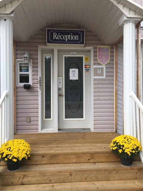 Facade/entrance