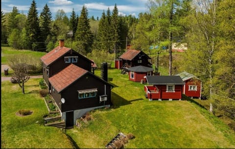 Property building, Spring, Day, Natural landscape, Garden, Garden view