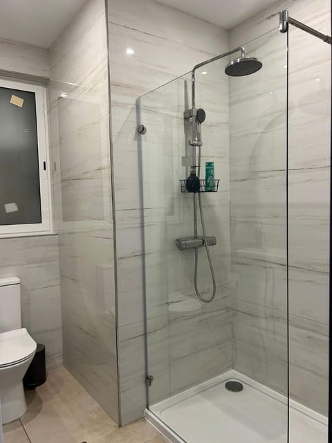 Luxury Private Suite & Room St Julians Central - Shared Apt Bed and Breakfast in Saint Julians