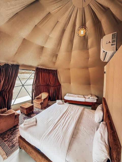 Bed, Photo of the whole room, Bedroom, air conditioner