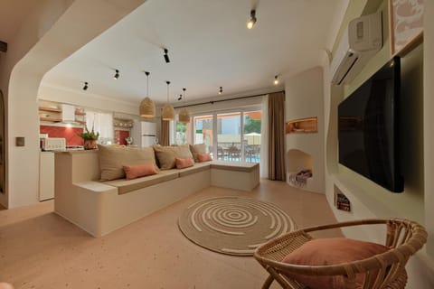 Communal lounge/ TV room, TV and multimedia, Living room, Seating area