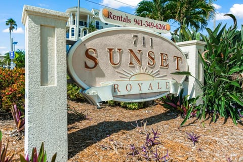 Sunset Royale - 212 Apartment in Siesta Beach